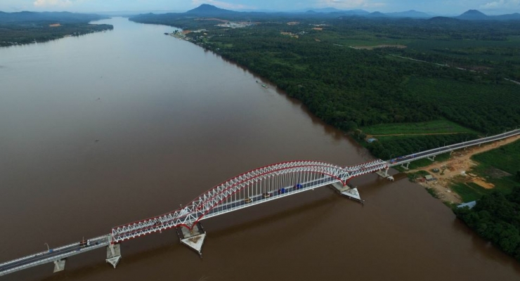 อินโดนีเซีย TAYAN SUSPENSION BRIDGE